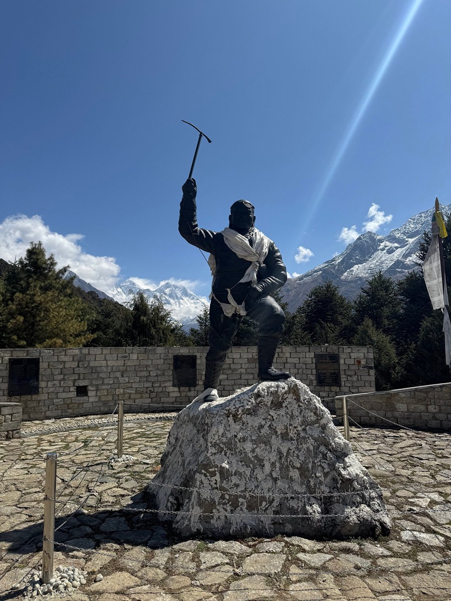 Statue in Lukla