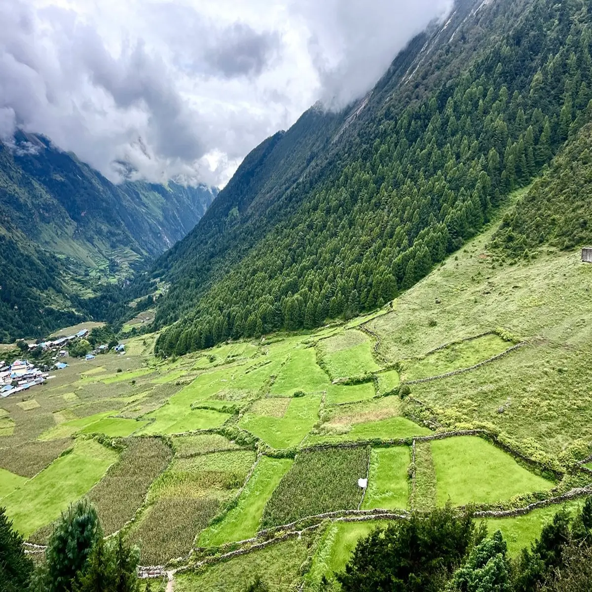 A scenic drive from Kathmandu to Jagat along the Prithvi Highway