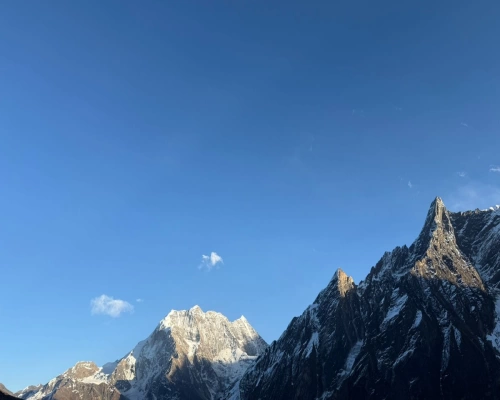 Beautifulmountain See At Distant